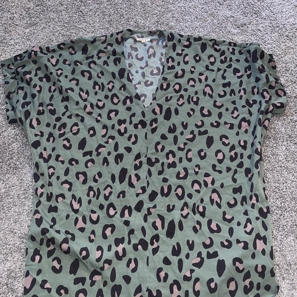 Leopard Print V-Neck Women's Top - Picture 1 of 2